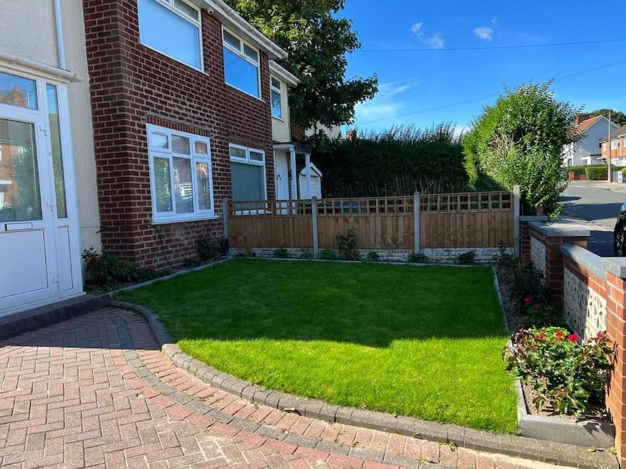 Gated Home Close To Birmingham City Centre Exterior foto