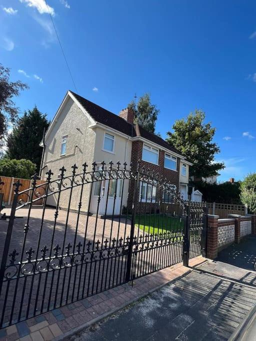 Gated Home Close To Birmingham City Centre Exterior foto