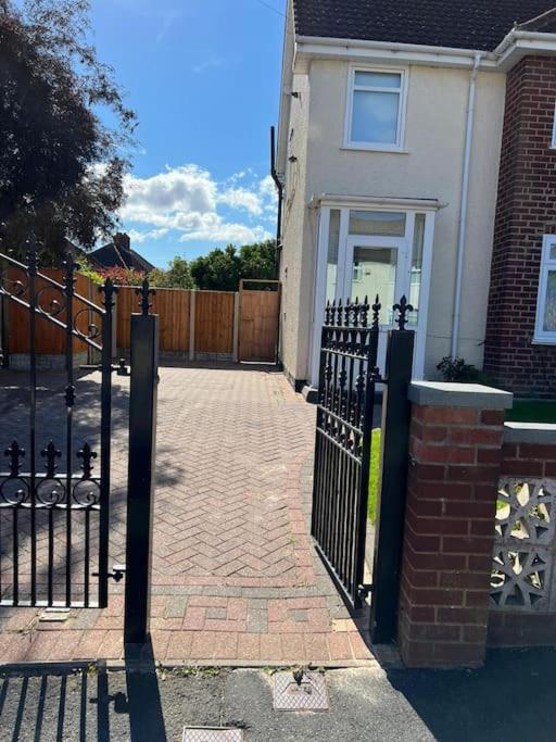 Gated Home Close To Birmingham City Centre Exterior foto